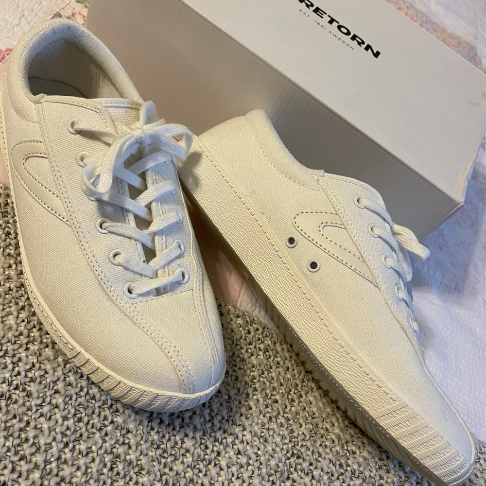 Tretorn Nylite White Canvas Sneaker Sz 9.5 like new